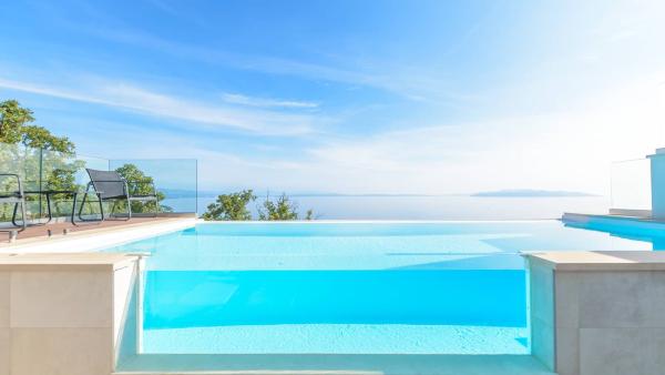Semi-detached house with rooftop pool and breathtaking sea view - Opatija Riviera