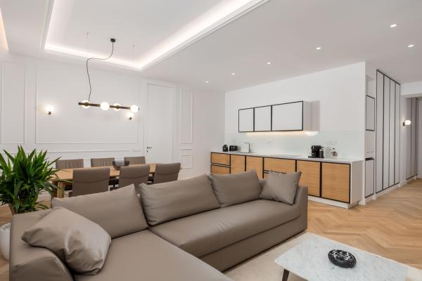 Nadmorska elegancja: Odnowiony zabytkowy apartament z ekskluzywnym wnętrzem - Opatija