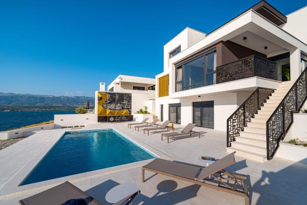 Exklusive Villa direkt am Meer in der Nähe der Stadt Zadar – Dalmatien