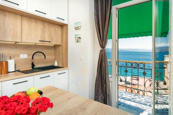 Apartament w zabytkowej kamienicy z widokiem na morze - Opatija