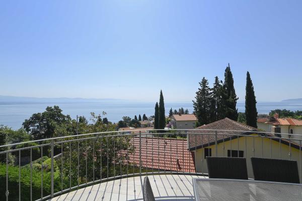 Family house with pool and sea view - Opatija