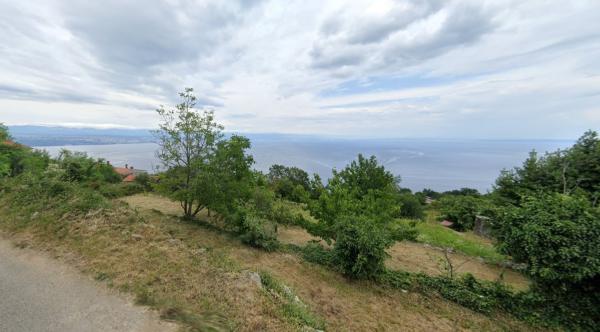 Građevinsko zemljište s nesmetanim pogledom na more u okolici Lovrana
