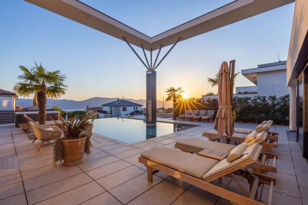 Moderne Villa mit Infinity-Pool und Panoramablick auf das Meer - Krk