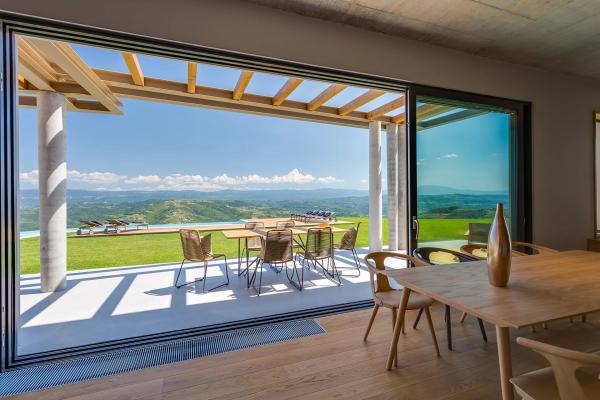 Privater Rückzugsort in Istrien – Luxusvilla mit Infinity-Pool, atemberaubender Aussicht und 12.000 m² absoluter Privatsphäre