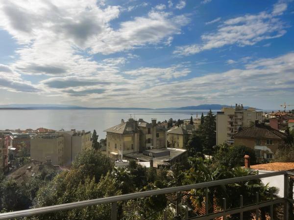 Trzypokojowy apartament w zabytkowej willi, 300 m od morza – Opatija