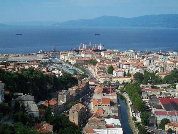 Atraktivno građevinsko zemljište s pogledom na more na poželjnoj lokaciji – Rijeka