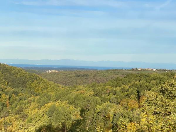 Građevinsko zemljište s pogledom na more na mirnoj lokaciji - Istra