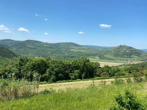 Atraktivno građevinsko zemljište s pitoresknim pogledom na krajolik - Istra