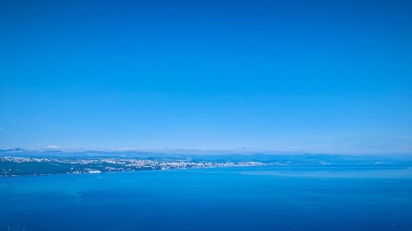 Ekskluzywny penthouse z tarasem na dachu, basenem i panoramicznym widokiem na morze – Opatija