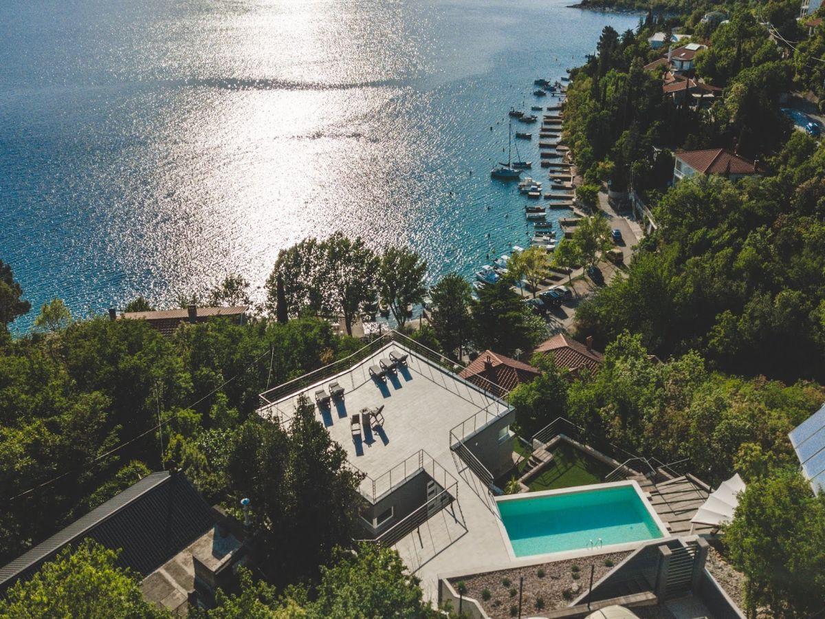 Vila uz more s prekrasnim pogledom i bazenom - Remington Real Estate
